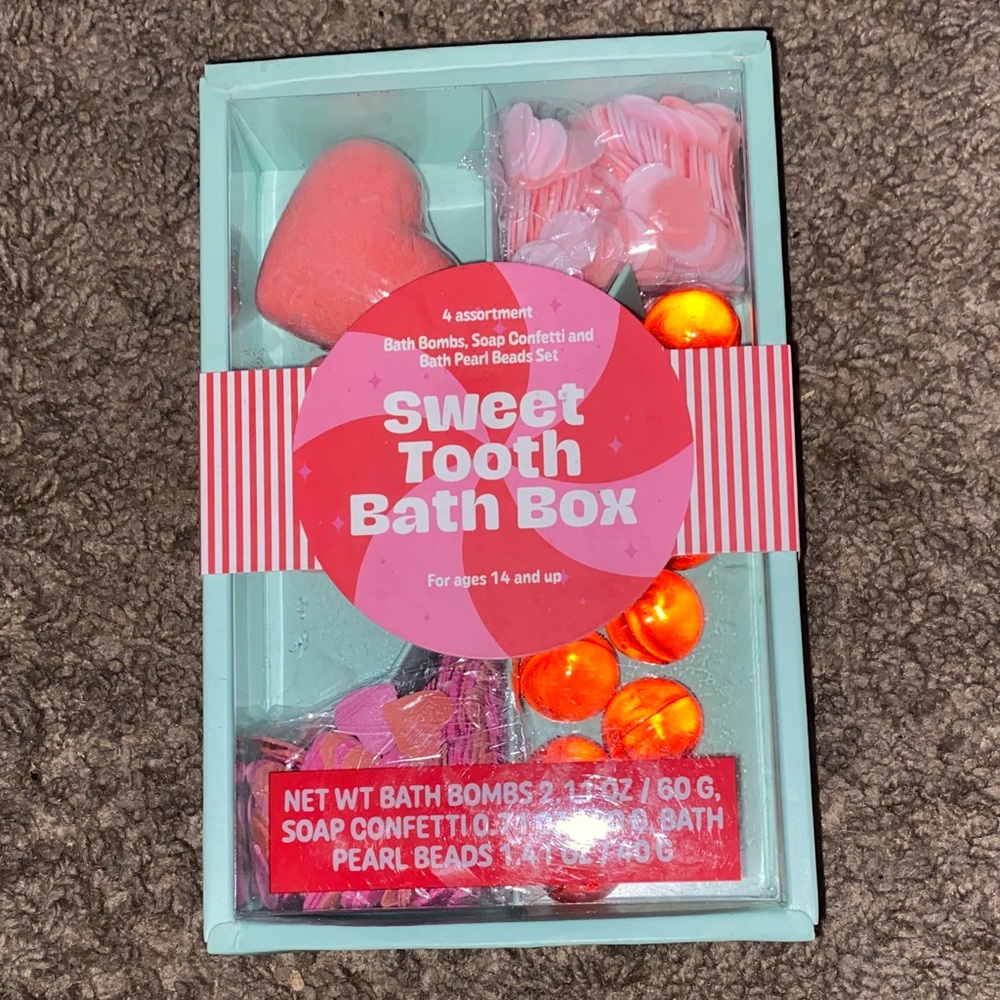 Sweet Tooth Bath Box - Pink and Red Bath Set